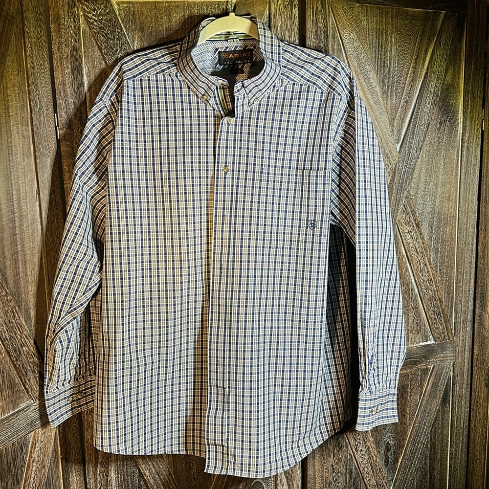 Ariat Men’s XL long sleeve plaid button down shirt in like new condition